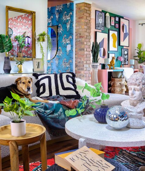 Maximalist House, Quirky Living Room, Home Decor Living Room Ideas, Dining Room Murals, Living Room Styling, Maximalist Home Decor, Living Room Ideas On A Budget, Modern Maximalist, Room Ideas On A Budget