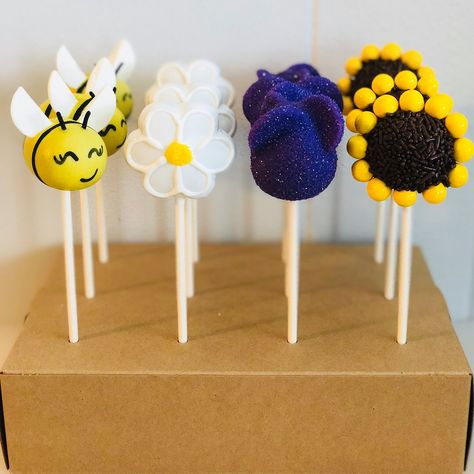 Spring Cakepops, Flower Cake Pops Bouquet, Spring Cake Pops Ideas, Cake Pops Flowers, Spring Cake Pops, Cake Pop Flowers, Summer Cake Pops Ideas, Unique Cake Pops Ideas, Daisy Cake Pops