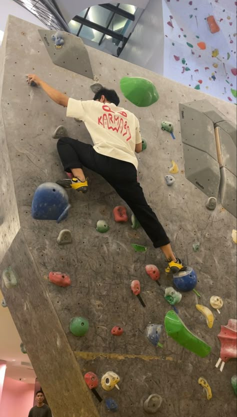 Rock Climbing Aesthetic, Climbing Aesthetic, Indoor Bouldering, Bouldering Gym, Indoor Climbing, Sunflower Wallpaper, Rock Climbers, Rock Climbing, A Rock