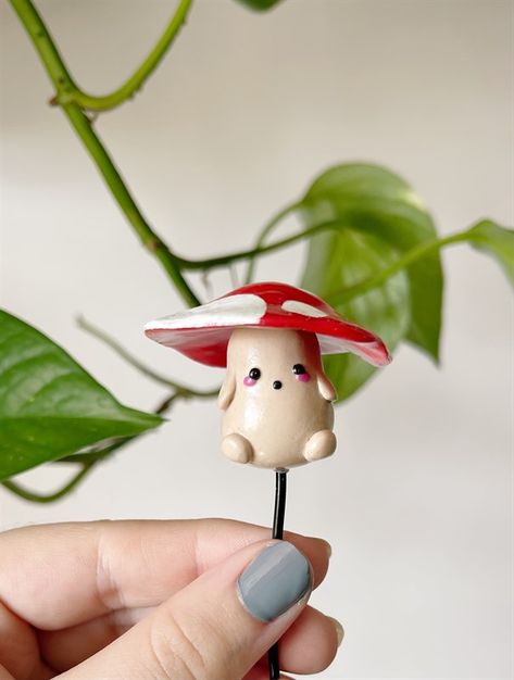 Diy Mushroom Clay, Mushroom Clay Crafts, Air Dry Mushrooms, Easy Clay Mushroom, Polymer Clay Plant Decoration, Clay Plant Accessories, Clay Art Mushroom, Clay Crafts Mushroom, Polymer Clay Cottagecore