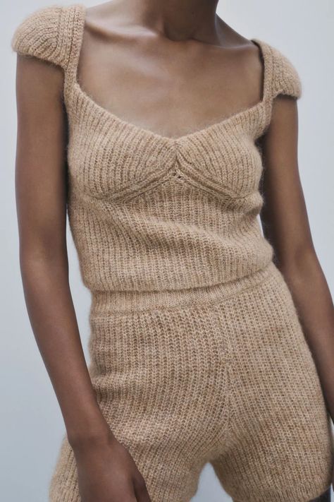 Knitwear Fashion, Knit Bodysuit, Long Knit, Knitted Coat, Knitted Top, Knit Crop Top, Textured Knit, Inspiration Mode, Knit Fashion