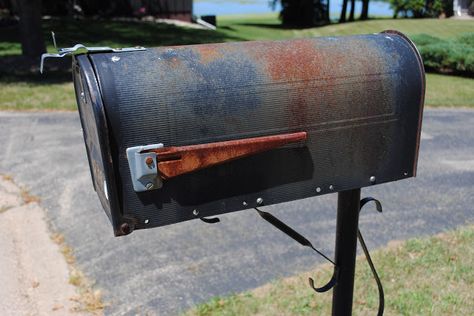 A Quick & Thrifty Mailbox Makeover ~ as for me and my house Budget Curb Appeal, Mailbox Makeover, Diy Mail, Painted Mailboxes, Outside Inspiration, Diy Mailbox, Box Makeover, Lawn Ideas, Mailbox Ideas