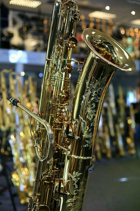 Bass Saxophone, Vintage Saxophones, Brass Instrument, Saxophones, Music Jokes, Woodwind Instruments, Band Camp, Tenor Saxophone, Smooth Jazz