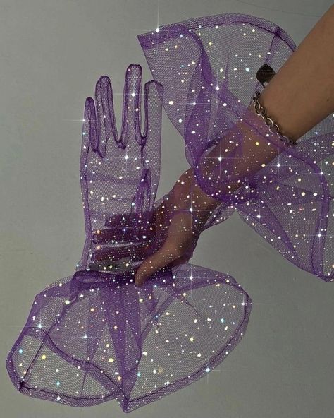 Sneakerball Party Outfits, Glittery Outfits, Diamond Heels, Festival Outfits Rave, Blouse Casual Fashion, Fashion Gloves, Mom Art, Disco Outfit, Book Art Diy