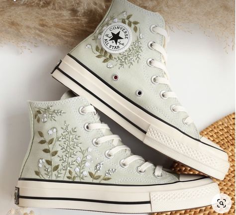 Painted Converse High Tops, Cool Converse, Cute Converse Shoes, Casual Shoes Women Sneakers, Embroidered Converse, Cute Converse, Preppy Shoes, Pretty Shoes Sneakers, Shoes Outfit Fashion