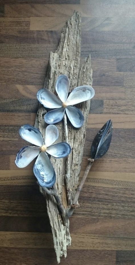 Shell Mural, Crafts With Seashells, Diy Driftwood Decor, Shells Crafts, Seashell Art Diy, Diy Driftwood, Driftwood Ideas, Beach Craft, Coastal Crafts