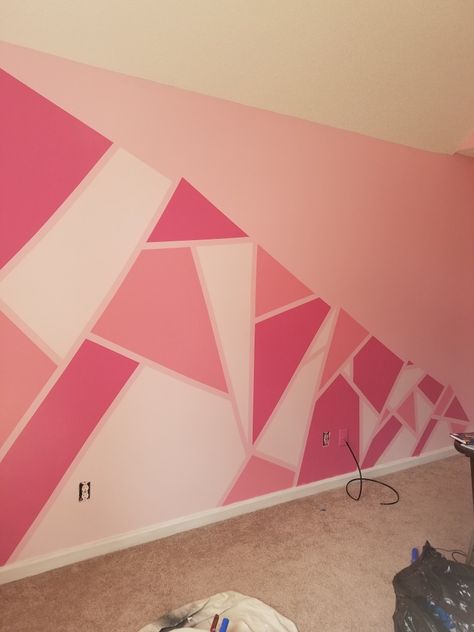 Pink Triangle Wall Paint, Shapes On Walls Painted, Painting Ideas On Walls Bedrooms, Girly Accent Wall, Ideas Para Pintar Mi Cuarto, Multi Colored Walls, Pink Wall Painting Ideas, Ideas Para Pintar Paredes Aesthetic, Paint Room Ideas