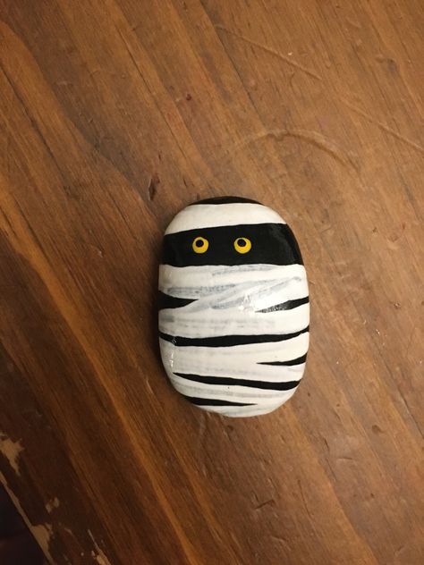 Mummy Painted rock Mummy Painted Rocks, Painted Rock, Painted Pumpkins, Halloween Decor, Painted Rocks, Halloween Decorations, Halloween