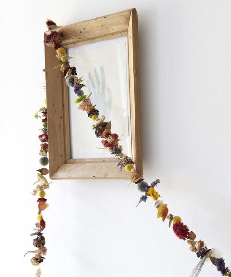 Shane Powers' dried flower garland, gah! Dried Flower Garland, Dried Flowers Crafts, Flower Garland Diy, Garland Flower, Dried Flowers Diy, Flower Garland Wedding, Fleurs Diy, Flower Garland, Diy Garland