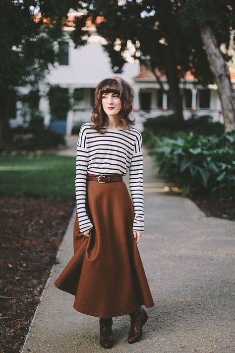 finch_and_fawn-simple_winter-21 Midi Circle Skirt, Long Outfit, Clothes Reference, Long Skirt Outfits, Winter Skirt Outfit, Fall Lookbook, Street Style Shoes, Color Season, Trendy Skirts