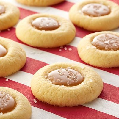 I am SO making these salted caramel thumbprint cookies this week. Swoon. http://bit.ly/1yxYqGg  #CookieChatter Thumbprint Cookies Christmas, Caramel Thumbprint Cookies, Cookies Thumbprint, Enchiladas Rojas, Enchiladas Suizas, Vegetarian Cookies, Salted Caramel Cookies, Cookies Holiday, Thumbprint Cookies Recipe