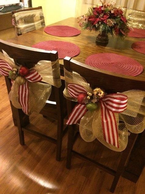 Christmas Chair Decor, Navajo Christmas, Xmas Pics, Christmas Chair Covers, Boho Christmas Decor, Christmas Decorations Diy Crafts, Christmas Chair, Xmas Pictures, Creative Christmas Trees