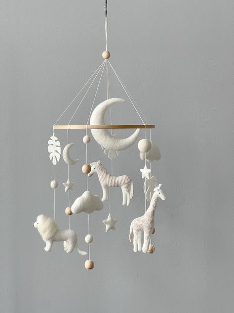 Nursery Safari Theme, Neutral Animal Nursery, Neutral Safari Nursery, Safari Mobile, Animals Africa, Safari Baby Mobile, Mobile Safari, Baby Boy Mobile, Cloud Mobile