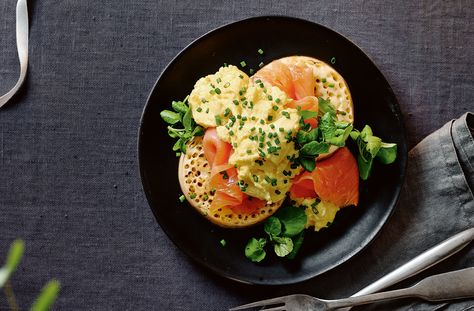 Eggs Royale Smoked Salmon, Brunch Ideas Buffet, Crumpet Breakfast Ideas, Salmon Recipe Ideas, Sourdough Crumpets, Weekend Lunch Ideas, Salmon Pasta Bake, Crumpets Recipe, Luxury Brunch