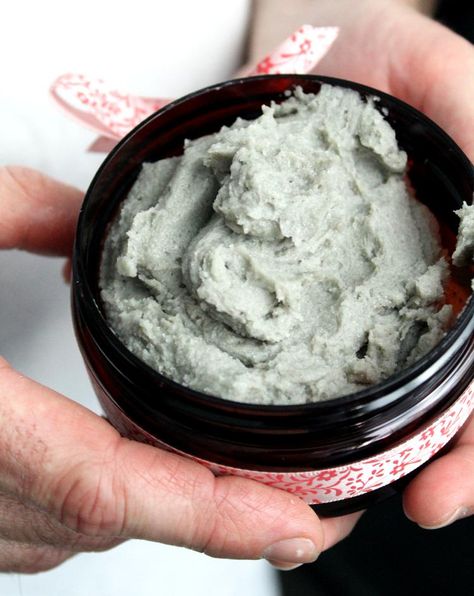 Exfoliating Scalp Scrub Recipe with Bentonite Clay - Soap Deli News Diy Clay Face, Facial Ideas, Hair Rinse Recipe, Diy Lotions, Exfoliating Scalp, Shampoo Bar Recipe, Natural Hair Conditioner, Hair Care Remedies, Hair Scrub