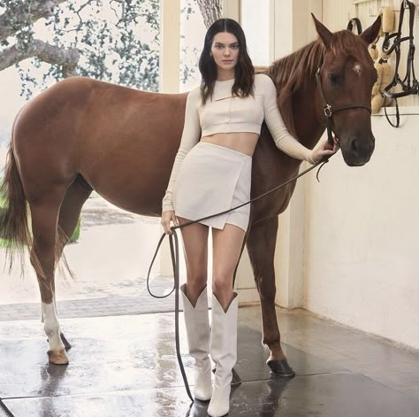 High Fashion Modeling, Rich Daughter, Kendall Jenner Pics, Heiress Beverly Hills, Kendall Jenner Aesthetic, Kendall Jenner Instagram, Horse Photoshoot, Lana Lang, Best Summer Outfits