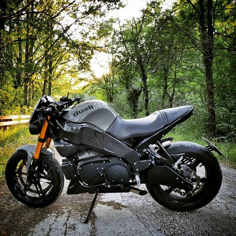 ☣☣☣ . . . #buell #buell_italia #buellxb #bueller #buelllover #buellxb9 #xb9sx #buellxb9sx #xblover #xb #984 #twinmotor #twinmotorcycles… Buell Cafe Racer, Naked Bikes, Buell Motorcycles, Sport Bikes, Concept Cars, Cafe Racer, Motorcycles, Bike, Cars