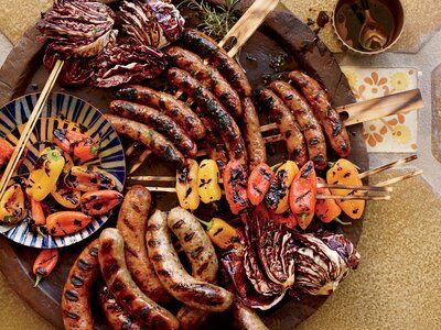 Grilling Guide, Mixed Grill, Sweet Italian Sausage, Crockpot Beef, Kielbasa, Grilled Pork, Sausage Breakfast, Sausage Recipes, Beef Stew