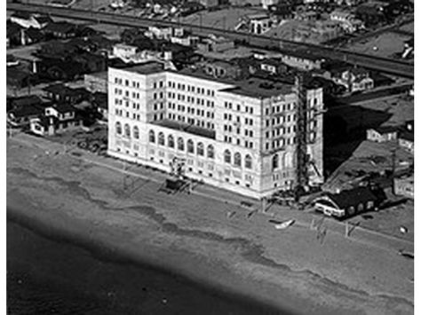 Hermosa Beach Pier, Surf Photos, East Hollywood, Redondo Beach California, Cowgirl Photo, Biltmore Hotel, Ca History, Family Vacation Spots, Coastal California