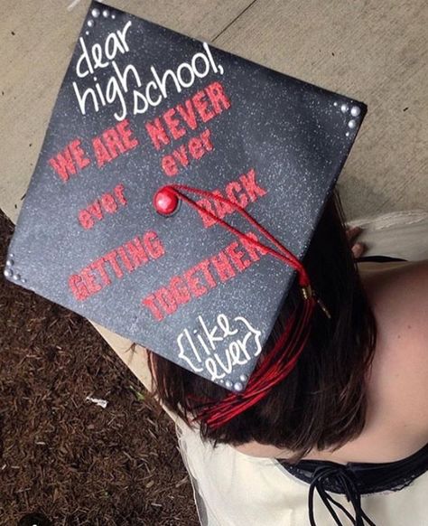 Graduation Cap Taylor Swift, Graduation Cap Ideas Funny, Funny Graduation Caps, Creative Graduation Caps, College Grad Cap Ideas, Grad Cap Decorated, Graduation Cap Decoration Diy, High School Graduation Cap, College Graduation Cap Decoration