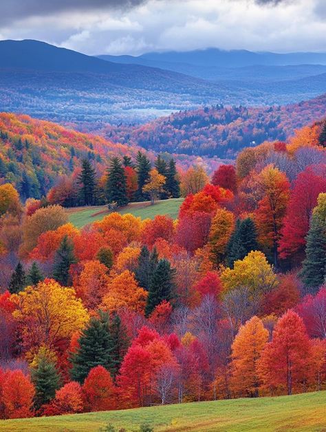 Green Mountains Vermont, Fall Landscape Photography, Beautiful Nature Wallpaper Hd, Green Mountains, Beautiful Landscape Photography, Autumn Scenery, Nature Art Painting, Scenic Beauty, Green Mountain