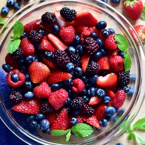 Berry Fruit Salad Berry Fruit Salad, Lucky Food, Fruit Salad Recipe, 5 Ingredient Dinners, Summer Salads With Fruit, Berry Salad, Berry Fruit, Fruit Salad Recipes, Recipe 30