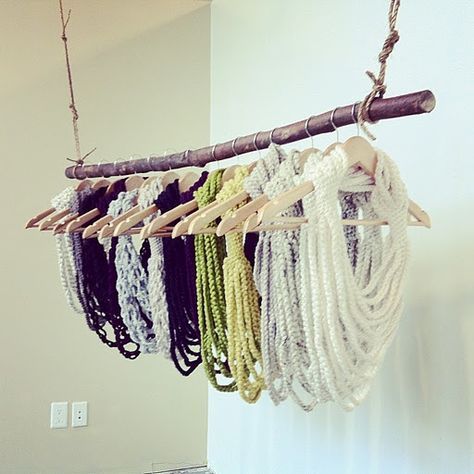 for scarves, necklaces #hangers #branches Clothes Shop Display, Pop Up Shop Display Ideas, Shop Display Ideas, Yarn Display, Market Stall Display, Craft Fair Booth Display, Scarf Display, Stall Display, Craft Fairs Booth