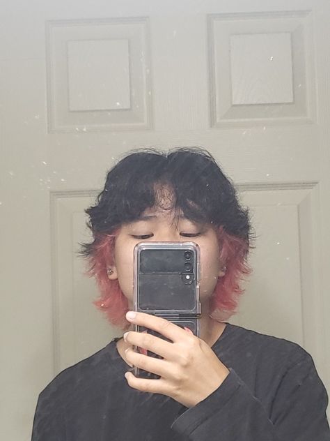 Male Peekaboo Hair, Red Underdye Hair Black, Red Underneath Hair Short, Brown Hair Red Highlights Short, Red Tip Dyed Hair, Peekaboo Color Short Hair, Underlayer Hair Dye Short Hair, Hair Dye Ideas Short Fluffy Hair, Short Under Dyed Hair