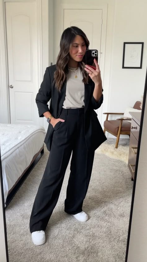 Business Casual Outfits For Women Wide Leg Pants, Black Jean Business Casual Outfit, Black Tailored Pants Outfits, Bussines Casual Woman Outfit, Airforce 1 Outfit Women, Black Pants Outfit Casual, Bussines Casual Woman, Formal Winter Outfits, Blouse Outfit Casual