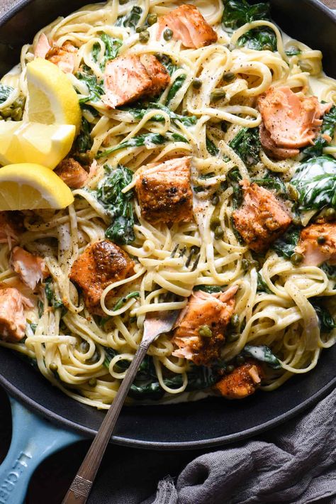 The Best Creamy Salmon Pasta Salmon And Spaghetti Recipe, Salmon Dinners, Creamy Salmon Pasta, Salmon Pasta Recipes, Creamy Salmon, Pasta With Spinach, Night Dinner Recipes, Resep Pasta, Salmon Pasta