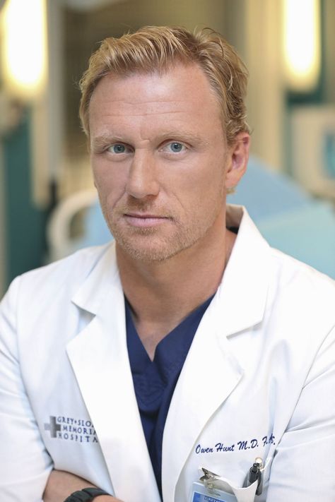 Kevin McKidd as Dr Owen Hunt in Grey's Anatomy Greys Anatomy Owen, Dr Owens, Greys Anatomy Men, Greys Anatomy Couples, Grey's Anatomy Doctors, Kevin Mckidd, Owen Hunt, Grays Anatomy Tv, Arizona Robbins