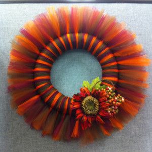 Harvest DIY Tulle Wreath Tule Wreath, Fall Tulle Wreath, Tulle Wreath Tutorial, Halloween Tulle Wreath, Tulle Wreath Diy, Fun Wreaths, Tutu Wreath, Tulle Wreaths, Tulle Crafts