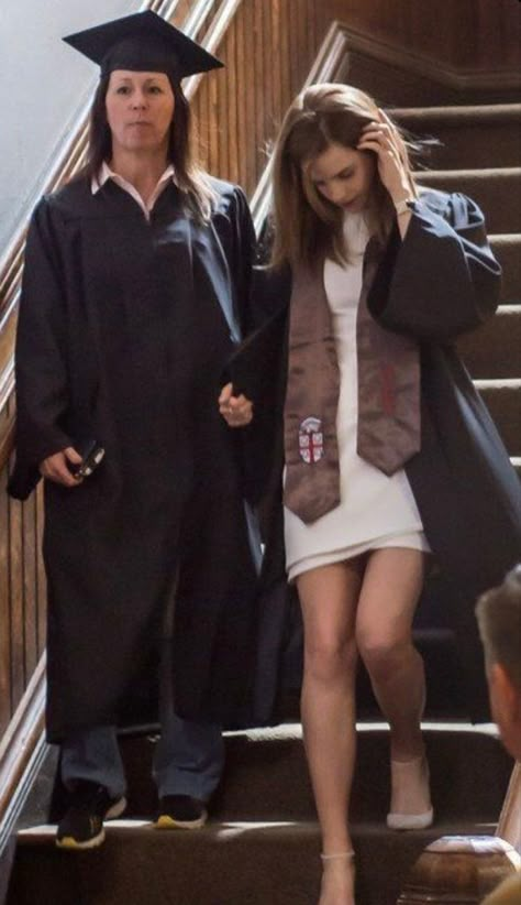 Studying Motivation Aesthetic, Emma Watson Street Style, University Graduation Dresses, Convocation Dress, Graduation Dress University, University Graduation Outfit, Studious Girl, Over Achiever, Long Champ Bag