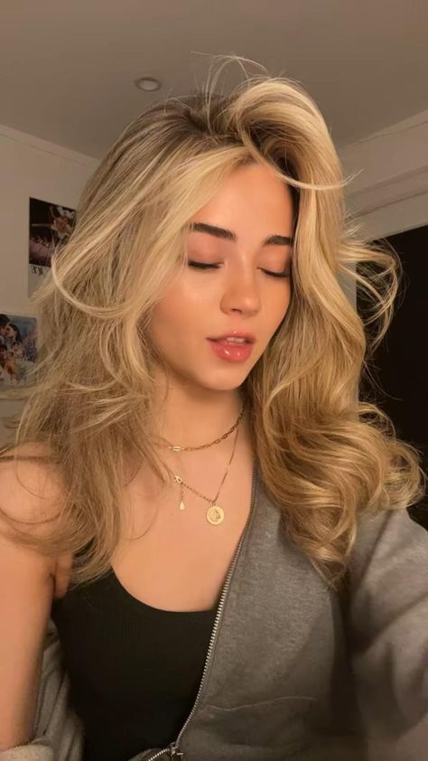 Tess Holloway Hair, Blonde Hair Fair Skin, Tess Holloway, Pretty Blonde Hair, Haircut Tip, Hair Fair, Dyed Blonde Hair, Blonde Hair Girl, Blonde Hair Inspiration