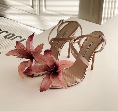 Dream Heels, Flower Heels, Pretty Heels, Vintage Heels, Manolo Blahnik Shoes, Fancy Shoes, Cute Heels, Girly Shoes, Elegant Shoes