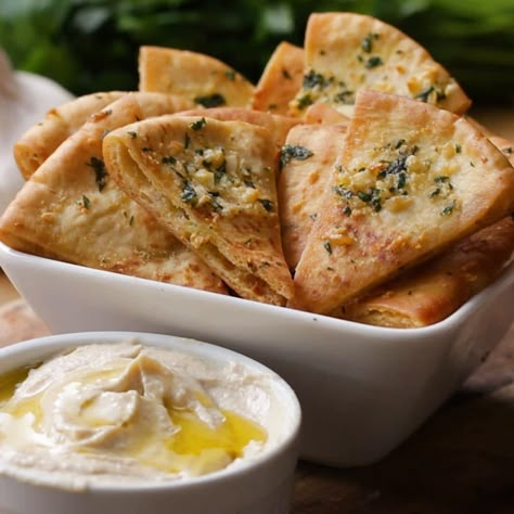 Garlic Parmesan And Herb Pita Chips Pita Chips Recipe, Pita Bread Recipe, Tasty Videos, Pita Chips, Pita Bread, Garlic Parmesan, Food Network, Bread Recipe, Pita