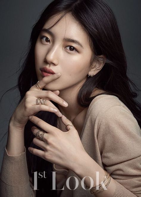 Bae Suzy Miss A, Miss A Suzy, Suzy Bae, Look Magazine, 사진 촬영 포즈, Celebrity Look Alike, Bae Suzy, Korean Actresses, Korean Celebrities