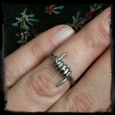 Grunge Rings, Barbed Wire Ring, Wire Jewelry Rings, Diy Ring, Indie Jewelry, Ear Pins, Wire Ring, Ring Men, Barbed Wire