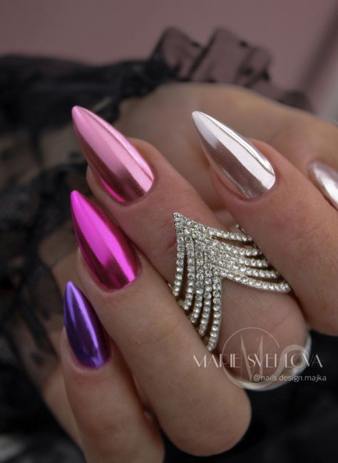 Nail design Disco Nail Designs, Multi Color Chrome Nails, Purple And Chrome Nails, Chrome Nails Designs Pink, Pink Disco Nails, Coloured Chrome Nails, Best Chrome Nails, Mettalic Nail, Crome Nails Designs