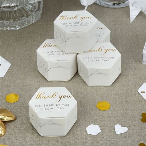 Favor Boxes Wedding, Diy Favors, Wedding Favor Table, Hexagon Wedding, Boxes Diy, Gold Wedding Favors, Creative Wedding Favors, Inexpensive Wedding Favors, Favour Boxes