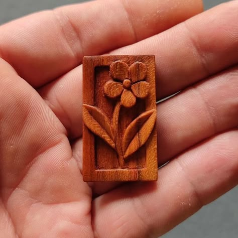 Wittling Aesthetic, Woodcarver Aesthetic, Small Stone Carving Ideas, Things To Whittle, Xcarve Projects Ideas, Wood Carving Gifts, Things To Carve Out Of Wood, Wood Carving Aesthetic, Dremmel Art Projects