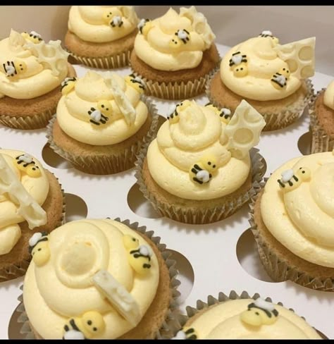 Bee Themed Baked Goods, What Will It Bee Gender Reveal Cupcakes, Pooh Bear Desserts, Pooh Bear Cupcakes, Winnie The Pooh Dessert Table Ideas, Winnie The Pooh Baby Shower Cupcakes, Winnie The Pooh Cupcakes Ideas, Bee Themed Cupcakes, Winnie The Pooh Desserts