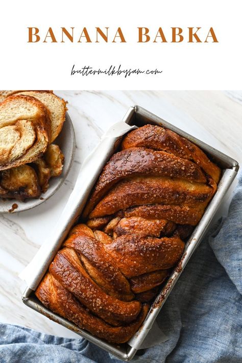 A loaf of banana babka with cinnamon swirl Twisted Cinnamon Bread, Cinnamon Twist Bread Recipe, Cinnamon Roll Bread Loaf, Cinnamon Twist Loaf, Banana Babka, Cinnamon Twist Bread, Twist Bread, Cinnamon Babka, Cinnamon Loaf