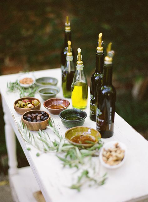 olive oil tasting. Wedding. JarradLister GardenShoot Elegant Popcorn Bar, Italian Wedding Foods, Vegan Wedding Food, Wedding Popcorn Bar, Italian Garden Wedding, Vegetarian Wedding, Olive Oil Tasting, Popcorn Wedding, Wedding Food Stations