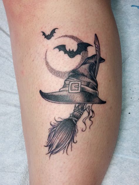 Witch Hat And Broom Tattoo, Witch Hat Tattoo Ideas, Ghost With Witch Hat Tattoo, Witch Hat Tattoo, Witchcraft Tattoos, Virgo Tattoo, Magic Tattoo, Queen Tattoo, Witch Tattoo