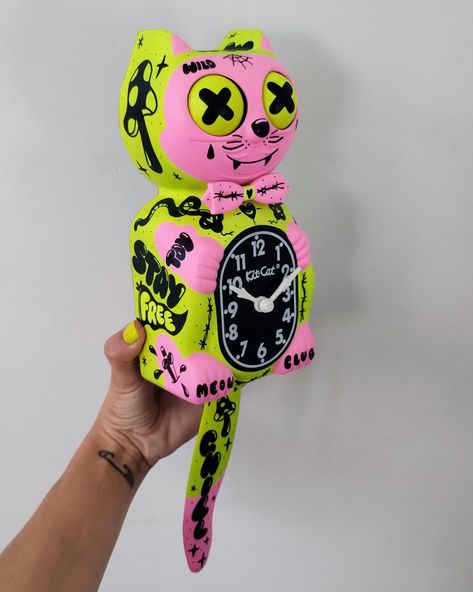 Neon Pop Kit-cat Klock© Custom Clock Fluorescent Colors Hype Tattoos Original Art Hand Painted X Gabbie One of a Kind - Etsy UK Pop Art Furniture, Weird Furniture, Custom Clocks, 2024 Wishlist, Crust Punk, Cat Clock, Goth Home, Funky Decor, Fluorescent Colors