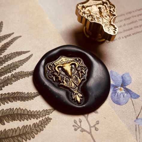 Our wax seal stamp is high -quality, made by brass. You can seal the stamp, and then use the wax seals to decorate envelopes, wedding invitations or gift wrapping. You can find everything about the seal stamp in our store.(Like botanical seal stamp, 3D seal stamp, wax beads ,wax stove and so on). All the wax seal stamp head can be unscrewed from the handle ❤You Can Find Our Sealing Wax Here: https://www.etsy.com/shop/HugoDiyAccessories?section_id=28860953 ❤You Can Find Our Special and Unque Wax Creative Wax Seal Ideas, Wax Seal Letter Aesthetic, Stamp Letter, Letter Seal, Wax Stamp Kit, Stamp Pattern, Custom Wax Seal, Letter Stamp, Seal Wax