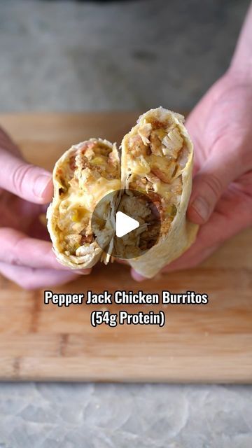 Justin Anderson on Instagram: "Pepper Jack Chicken Burrito Meal Prep (54g Protein Each). You can hit your goals with food that actually taste good! 

~506 calories per burrito!

Ingredients:

2lbs chicken breast
1/2 packet taco seasoning
9 pieces bacon (or turkey bacon)
1 can diced green chiles
6 servings low fat cheese (around 180 grams)
6 burrito sized tortillas 

#mealprep#food#highprotein#recipe#weightloss#workout#muscle#fitness#fit#gym#protein" Chicken Burrito Meal Prep, Burrito Meal Prep, Pepper Jack Chicken, Southwest Food, Jack Chicken, Burrito Ingredients, Burrito Recipes, Gym Protein, Protein Wraps