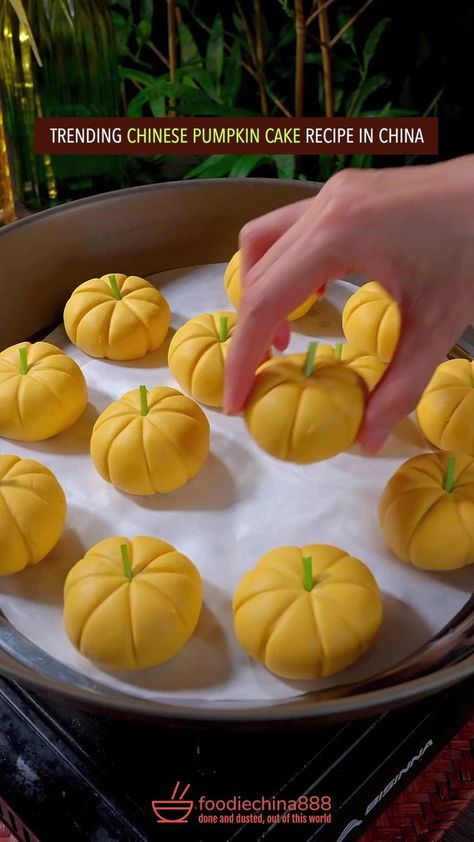 Chinese Steam Cake Recipe, Steamed Pumpkin, Steam Pumpkin, Steamed Food, Pumpkin Cake Recipe, Chinese Cake, Food Factory, Pumpkin Cake Recipes, Steamed Cake