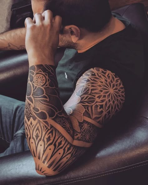 Geometric And Realism Tattoo, Sleeve Tattoos For Guys Geometric, Men’s Quarter Sleeve Tattoo, 6rilink Tattoo, Geometric Tattoo Sleeve Designs Men, Geometric Tattoo Men Sleeve, Mens Elbow Tattoo Ideas, Mens Mandala Tattoo, Arm Tattoo Geometric